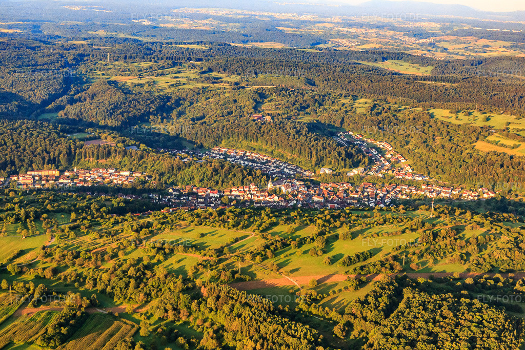 Luftbild: Ortsansicht von Nordosten im Ortsteil Ersingen in Kämpfelbach im Bundesland Baden-Württemberg in Deutschland. Foto: IMG_092245.jpg vom 01.08.2016 durch Werner Riehm/FLY-FOTO.de