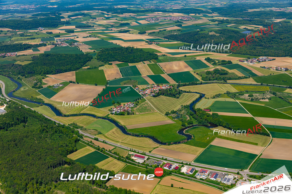 Die Luftaufnahme Bruensee - Harburg wurde 2021 mittels Flugzeug (keine Drohne) erstellt. Hohe Auflösung -für große Poster und Wandbilder geeignet!