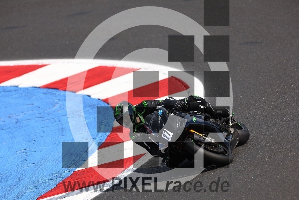 0027-20240927_02909 | Schöne Erinnerungen an spannende Momente - das festzuhalten ist unser Job. PIXELrace.de ist seit 2003 auf den Rennstrecken Europas unterwegs um die Action draußen beim Fahren und die wunderbare Stimmung imm Fahrerlager für euch einzufangen.