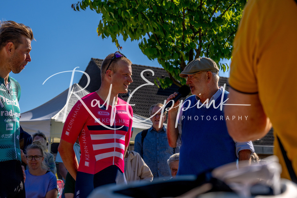 Spurt in den Mai 2026 - Großer Preis der Sparkasse Neuss | Annual one-day road cycling race "Großer Preis der Sparkasse Neuss" held in Büttgen, Germany, organized by VfR Büttgen 1912 e.V. The event features multiple races across all age categories from U11 youth to Elite men. - Realisiert mit Pictrs.com