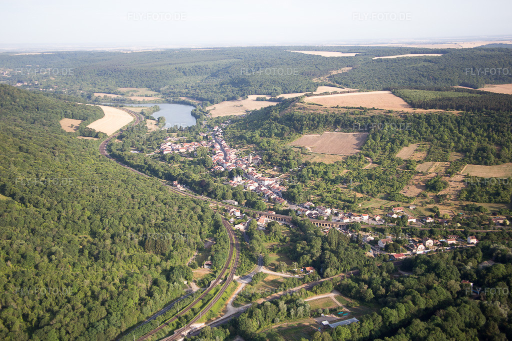 Luftbild: Ortsansicht in Arry im Bundesland Moselle in Frankreich. Foto: IMG_083252.jpg vom 12.07.2015 durch Werner Riehm/FLY-FOTO.de