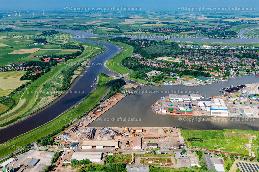 Leer_ELS_7477110621 | LEER (OSTFRIESLAND) 11.06.2021 Hafenanlagen am Ufer des Fluß- Verlaufes der Leda und Ems in Leer (Ostfriesland) im Bundesland Niedersachsen, Deutschland. // Port facilities on the banks of the river course of the Leda and Ems in Leer (Ostfriesland) in the state Lower Saxony, Germany. Foto: Martin Elsen