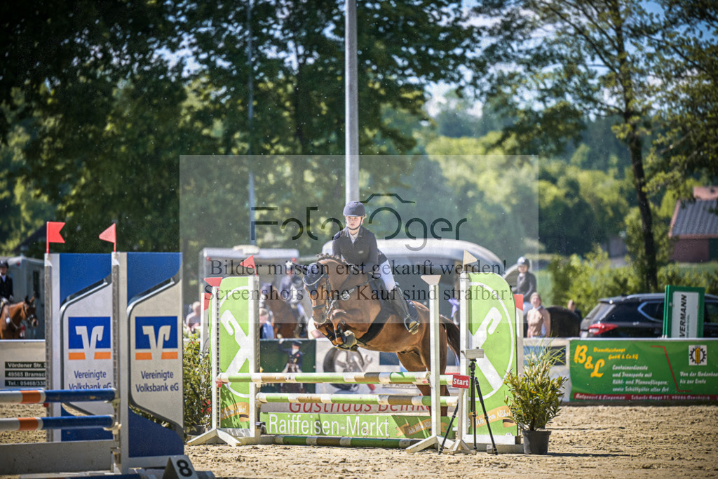 DOS_1389 | Entdecke hochwertige Reitturnierfotos von Foto Oger. Professionell, emotional und authentisch – jetzt Lieblingsmomente im Shop bestellen.Deutschlandweite Turnierfotografie. - Realisiert mit Pictrs.com