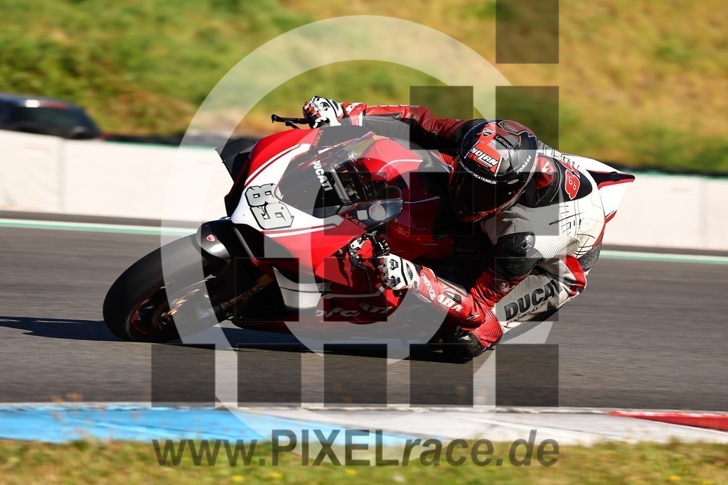 0089-20250830_05638 | Schöne Erinnerungen an spannende Momente - das festzuhalten ist unser Job. PIXELrace.de ist seit 2003 auf den Rennstrecken Europas unterwegs um die Action draußen beim Fahren und die wunderbare Stimmung imm Fahrerlager für euch einzufangen.