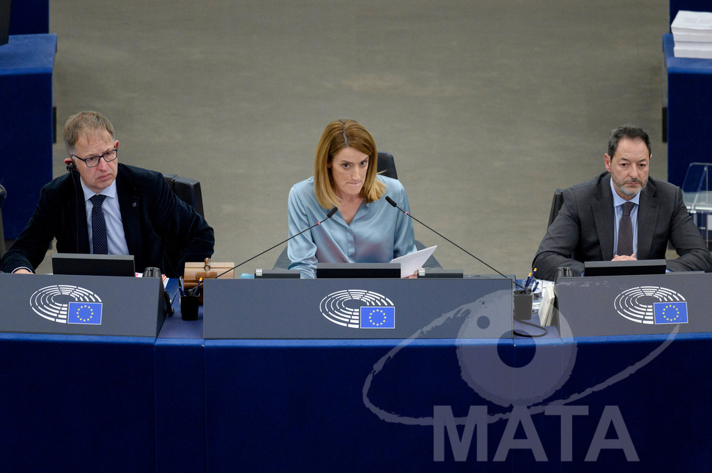 _DWI0248 | Roberta Metsola (Präsidentin des Europäischen Parlaments 2022-2024, EVP, Malta) bei Wiederaufnahme der letzte Plenarsitzung. Das Europäische Parlament in Straßburg, 22.04.2024
 - Realisiert mit Pictrs.com