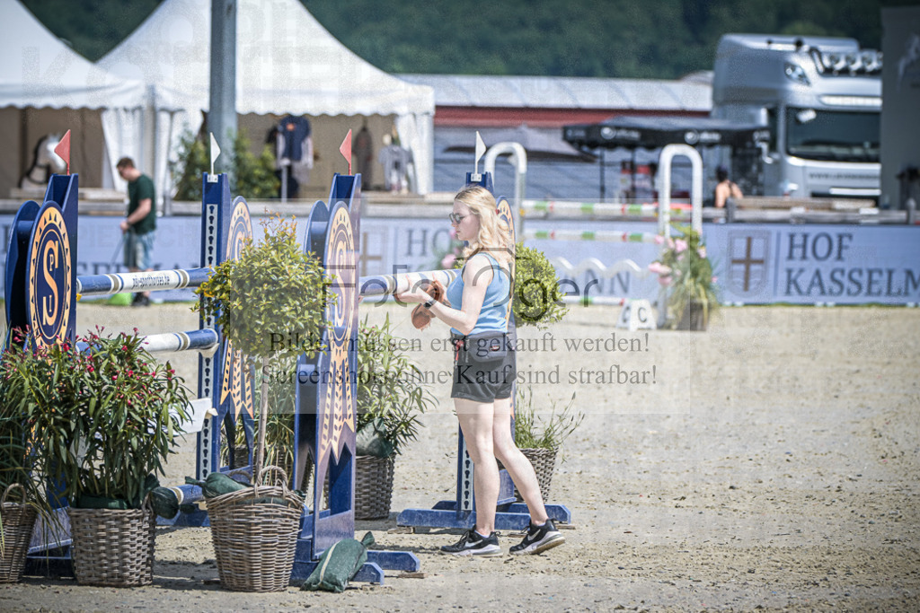 DOS_2641 | Entdecke hochwertige Reitturnierfotos von Foto Oger. Professionell, emotional und authentisch – jetzt Lieblingsmomente im Shop bestellen.Deutschlandweite Turnierfotografie. - Realisiert mit Pictrs.com