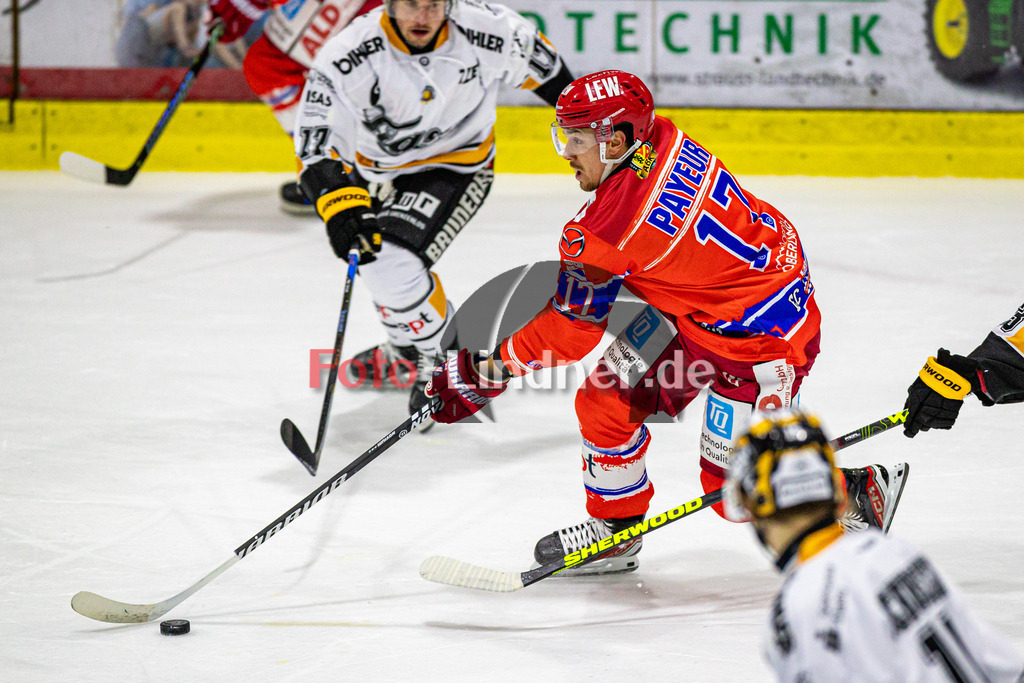 EC Peiting vs EV Füssen | Eishockey Oberliga Süd Vorrunde 2024/2025, EC Peiting vs EV Füssen, 20241002,Samuel PAYEUR (ECP 17) in Aktion,2024-10-02 in Peiting (Eisstadion)Samuel PAYEUR (ECP 17)Copyright: WolfgangxLindner foto-lindner.de