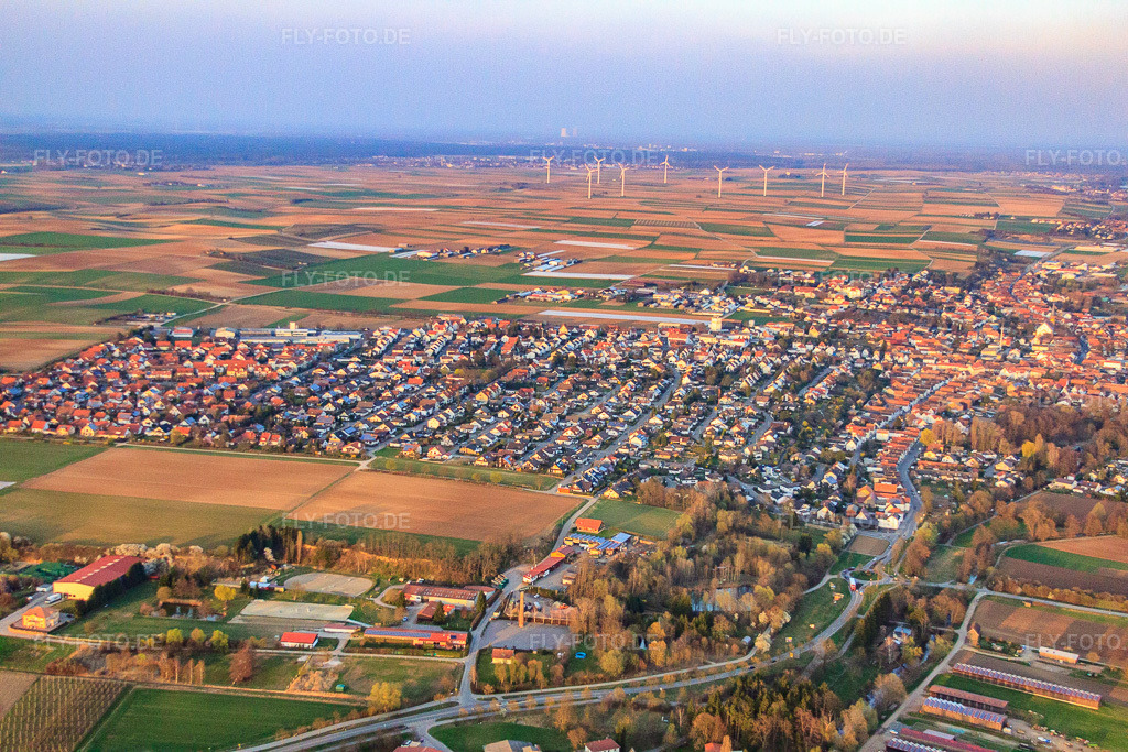 Luftbild: Ortsansicht von Westen in Herxheim bei Landau im Bundesland Rheinland-Pfalz in Deutschland. Foto: IMG_38960.jpg vom 25.03.2011 durch Werner Riehm/FLY-FOTO.de