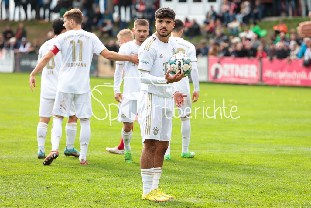 TSV Aubstadt - FC Bayern Amateure | Eyuep AYDIN (FCB #6) legt den BAll auf den Punkt