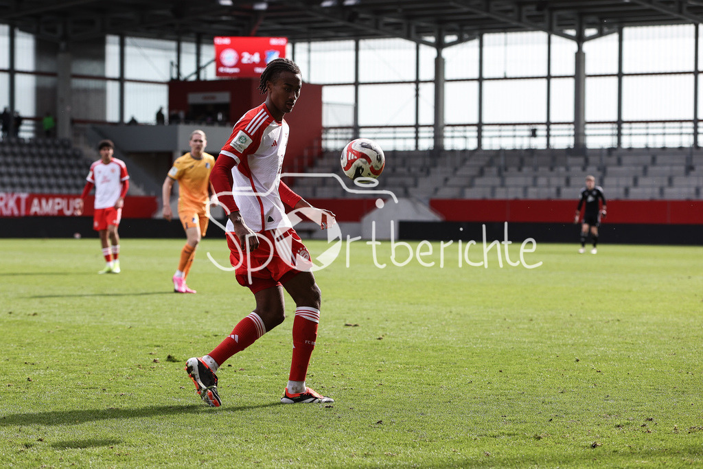 FC Bayern München U19 - TSG 1899 Hoffenheim U19 | im Bild Jonah KUSI-ASARE (FCB #9) am Ball / Freisteller / Einzelfoto