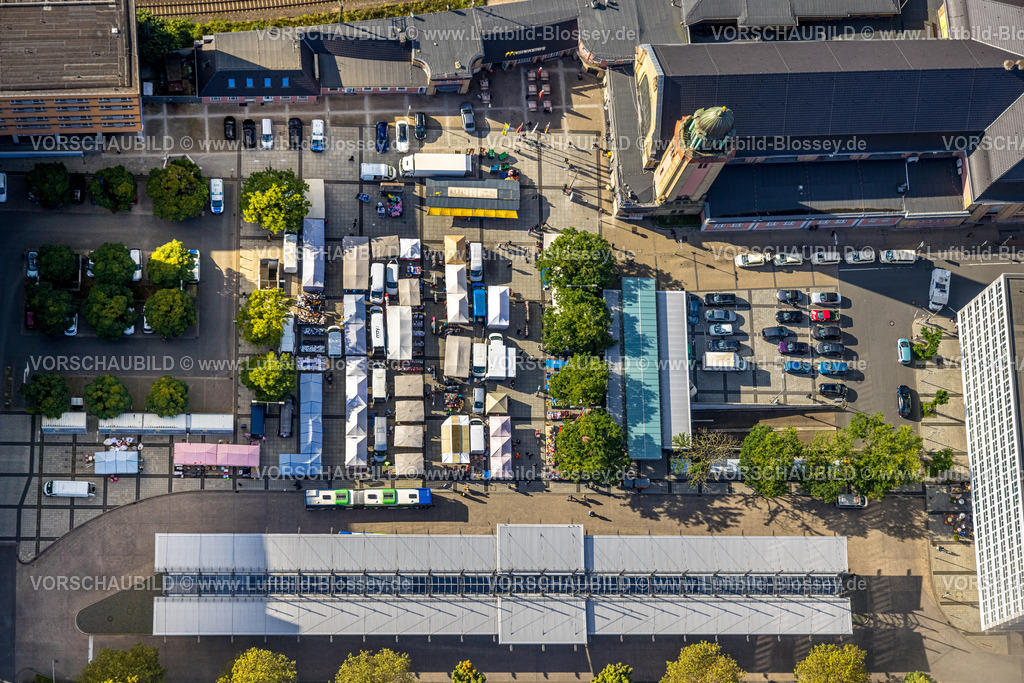 Hagen241005386 | Luftbild, Marktstände auf dem Bahnhofsvorplatz am Hauptbahnhof Hbf, Mittelstadt, Hagen, Ruhrgebiet, Nordrhein-Westfalen, Deutschland