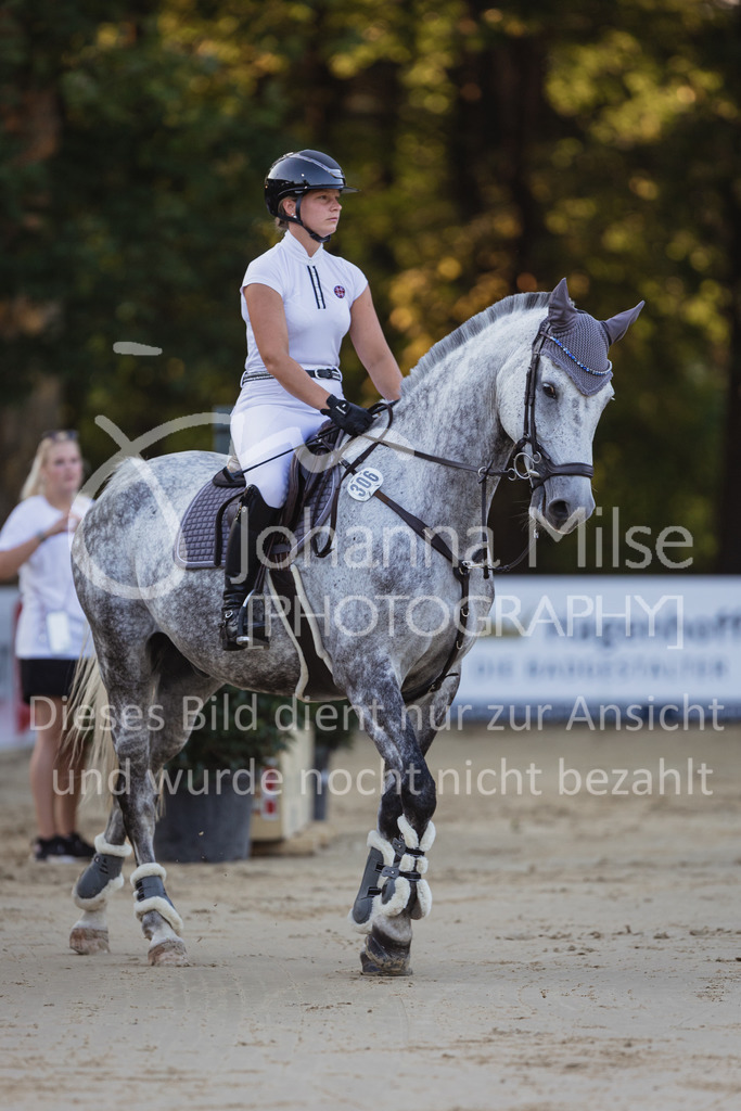 220825_Delbrueck_A1-Mannschaft-302 | Deine schönsten Turniermomente als professionelle Fotos! Entdecke hochwertige Pferdesport-Fotografie im Online-Shop. Jetzt Fotos finden & bestellen!