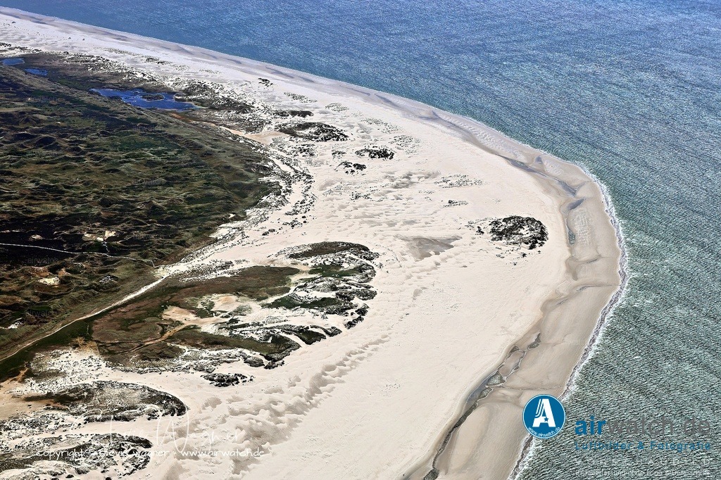 Halligen-Inseln-Weltnaturerbe-Wattenmeer-Mai-23-airwatch-wagner-240A2871 | Entdecken Sie atemberaubende Luftbilder und Fotografien auf airwatch.de - Tauchen Sie ein in eine Welt voller faszinierender Aufnahmen aus der Vogelperspektive.