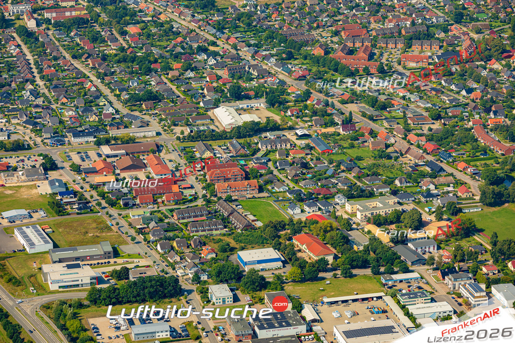 Übersichts Bild Pampow - Die Luftaufnahme wurde 2025 vom UL-Flugzeug heraus erstellt ( keine Drohnenaufnahme ) - Hochauflösende Luftaufnahme - für Wandbilder und großformatige Ausdrucke geeignet. Das besondere Geschenk!Hier alle&nbsp;Infos zur Lizenzierung der LuftaufnahmeWir fliegen auch dieses Jahr wieder in Ihre Region um Luftbilder zu erstellen.- Luftbild anfragen