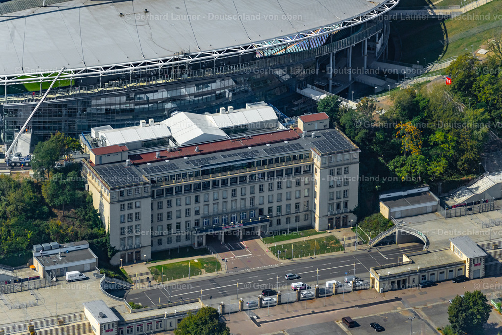 4041294 | LEIPZIG 15.09.2020 Sportstätten-Gelände des Stadion " Red Bull Arena " Am Sportforum in Leipzig im Bundesland Sachsen, Deutschland. Weiterführende Informationen bei: Bauunternehmung Granit Gesellschaft m.b.H.,  Glöckner Architekten GmbH,  RasenBallsport Leipzig GmbH,  ZSL Betreibergesellschaft mbH. // Sports ground of the stadium " Red Bull Arena " Am Sportforum in Leipzig in the state Saxony, Germany. Further information at: Bauunternehmung Granit Gesellschaft m.b.H.,  Gloeckner Architekten GmbH,  RasenBallsport Leipzig GmbH,  ZSL Betreibergesellschaft mbH. Foto: Gerhard Launer