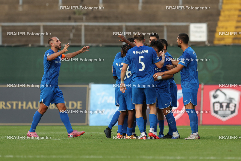 SB_KFCBAU_20250815_4110.JPG -  - KFC Uerdingen - SF Baumberg - Oberliga Niederrhein | Krefeld, Deutschland, 15.08.25: Shoyo Akaogi (SF Baumberg) Torjubel, jubelt mit seiner Mannschaft nach dem Treffer zum 0:1 während des Oberliga Niederrhein Spiels zwischen KFC Uerdingen - SF Baumberg in der Grotenburg Stadion am 15. August 2025 in Krefeld, Deutschland. (Foto von Stefan Brauer/Brauer-Fotoagentur)