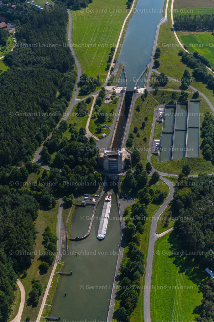 4050752 | MüHLHAUSEN 02.09.2021 Schleusenanlagen am Ufer der Wasserstraße der Donau im Ortsteil Bachhausen in Mühlhausen im Bundesland Bayern, Deutschland. Weiterführende Informationen bei: Wasserstraßen- und Schifffahrtsamt Donau MDK. // Locks - plants on the banks of the waterway of the of the river Danube in the district Bachhausen in Muehlhausen in the state Bavaria, Germany. Further information at: Wasserstrassen- und Schifffahrtsamt Donau MDK. Foto: Gerhard Launer