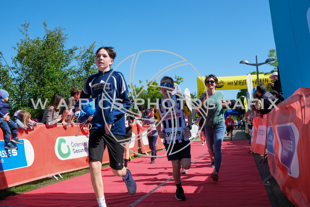..... | LINZ,AUSTRIA,27.April 24, Int. 3 Brückenlauf Linz  , Image shows: Photo: WAPICS / Michael ring
