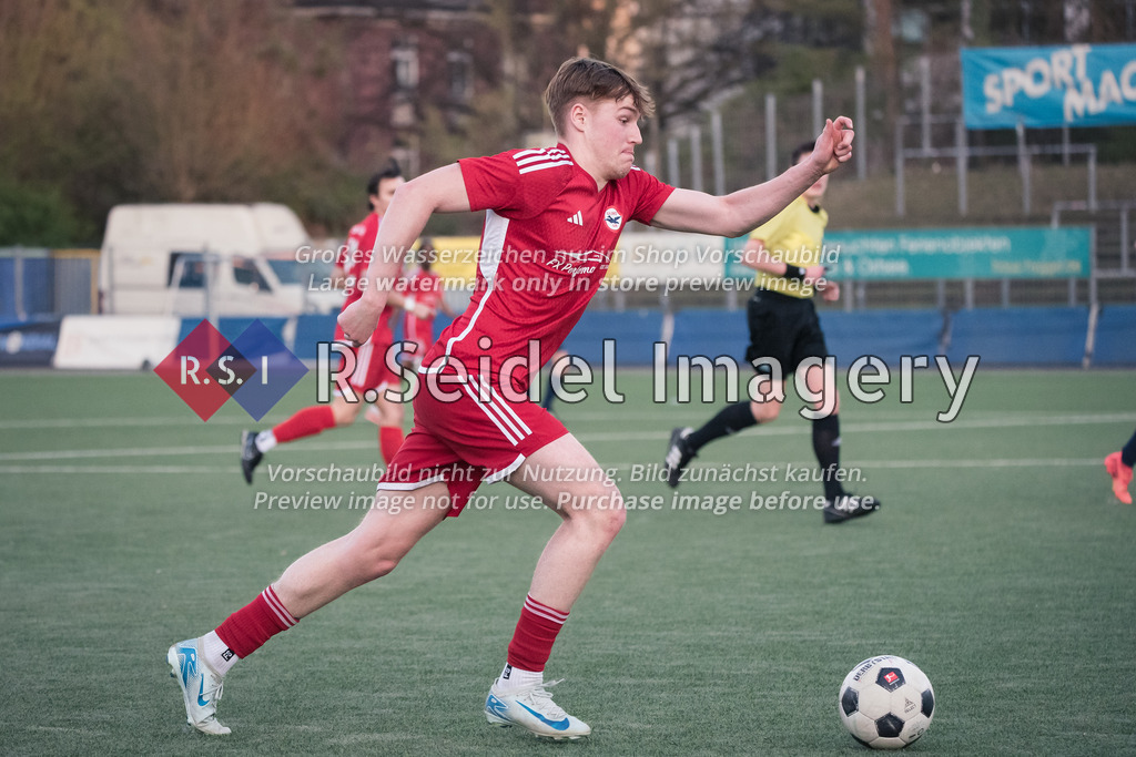 RS-1-108306 | Luca Bennet Neumann (#7, DUWO, Torschütze) sprintet mit dem Ball nach vorne