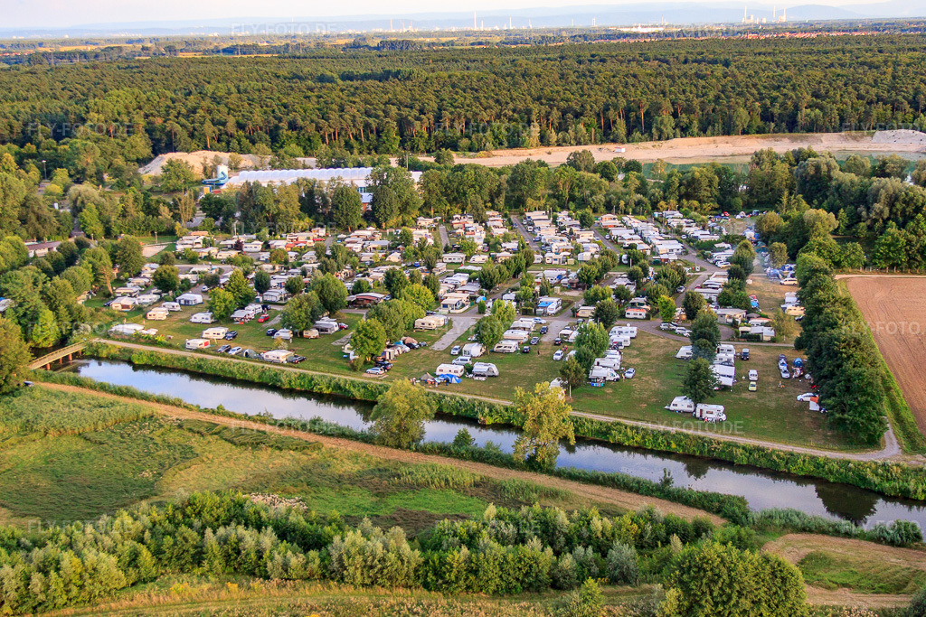 Luftbild: Camping-Resort Rülzheim Im Freizeitzentrum Moby Dick in Rülzheim im Bundesland Rheinland-Pfalz in Deutschland. – Foto: IMG_51436.jpg vom 04.08.2012 durch Werner Riehm/FLY-FOTO.de – Auflösung des Originals: 4752 x 3168 px – Camping Ruelzheim