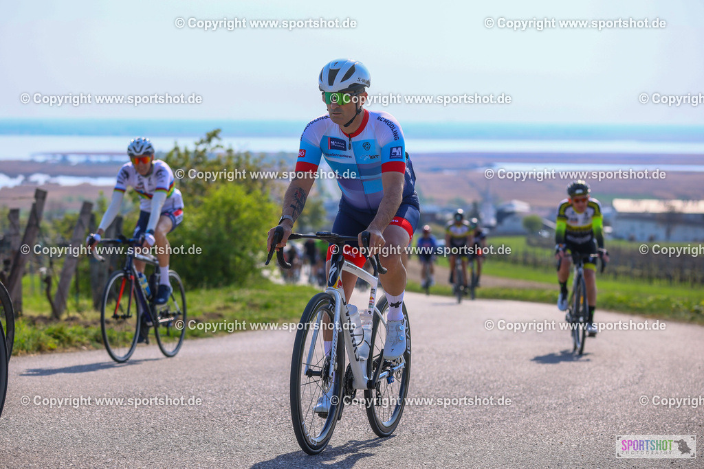 TRA_0822 | Neusiedlersee Radmarathon 2026@sportshot_your_pictrs #yourpictures#roadtowm2029 #nrm #neusiedlerseeradmarathon #neusiedlersee #neusiedlerseetourismus #burgenland #mörbisch #nrm26 #burgenlandtourismus #voglundco #poweredbyburgenlandtourismus #radsport #rad #marathon #ucigranfondo #visitburgenland #ucigranfondoworldseries