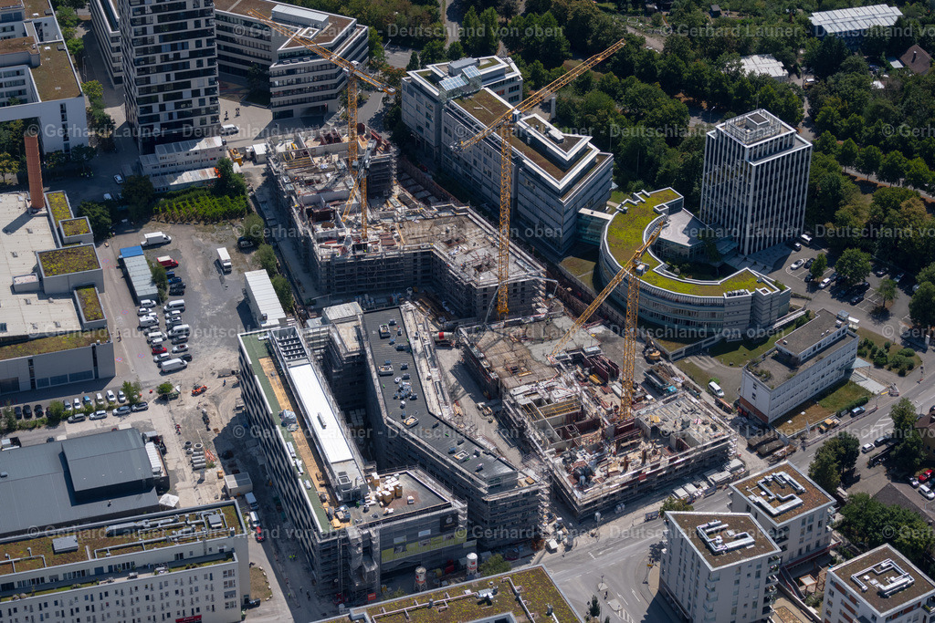 4034720 | STUTTGART 22.07.2020 Baustelle zum Neubau eines Mehrfamilien- Wohn- und Geschäftshauses MAYLIVING + MAYOFFICE an der Maybachstraße im Ortsteil Bahnhof Feuerbach in Stuttgart im Bundesland Baden-Württemberg, Deutschland. Weiterführende Informationen bei: GIEAG Immobilien AG,  Implenia AG,  KRESINGS ARCHITEKTUR GMBH,  Möhrle + Partner Freie Landschaftsarchitekten BDLA/IFLA,  kappes ipg GmbH. // Construction site for the new residential and commercial building MAYLIVING + MAYOFFICE on Maybachstrasse in the district Bahnhof Feuerbach in Stuttgart in the state Baden-Wurttemberg, Germany. Further information at: GIEAG Immobilien AG,  Implenia AG,  KRESINGS ARCHITEKTUR GMBH,  Moehrle + Partner Freie Landschaftsarchitekten BDLA/IFLA,  kappes ipg GmbH. Foto: Gerhard Launer