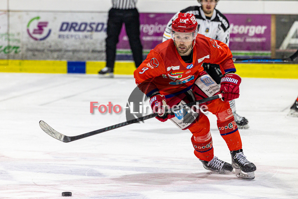 EC Peiting vs EV Füssen | Eishockey Oberliga Süd 2023/2024, EC Peiting vs EV Füssen, 20240112,
Brett OUDERKIRK (ECP 9) in Aktion,
2024-01-12 in Peiting (Eisstadion)
9 Brett OUDERKIRK (ECP 9)
Copyright: WolfgangxLindner foto-lindner.de