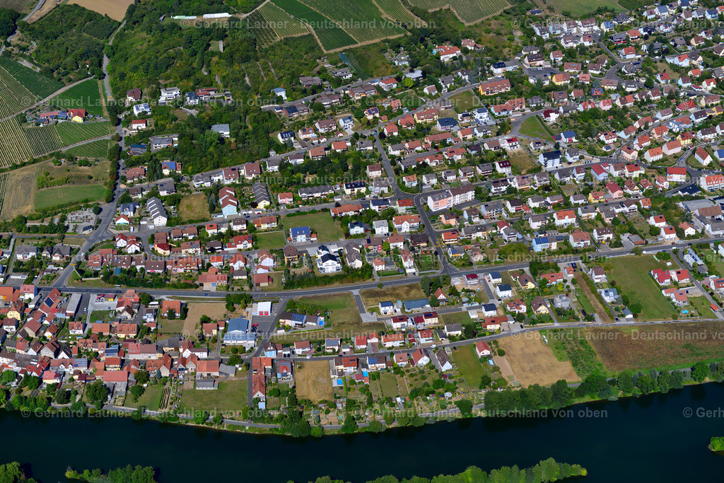 3650358 | KLEINOCHSENFURT 31.08.2016 Wohngebiet - Mischbebauung der Mehr- und Einfamilienhaussiedlung  in Kleinochsenfurt im Bundesland Bayern, Deutschland // Residential area - mixed development of a multi-family housing estate and single-family housing estate  in Kleinochsenfurt in the state Bavaria, Germany Foto: Gerhard Launer