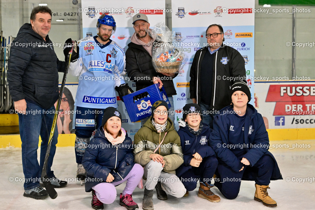 ESC Steindorf vs. SC Hohenems 11.3.2023 | Obmann ESC Steindorf Hans Tschernutter, #57 Wilfan Franz, ETTLMAYR Timo, Sportlicher Leiter ESC Steindorf Armin Rac, Spieler des Abends