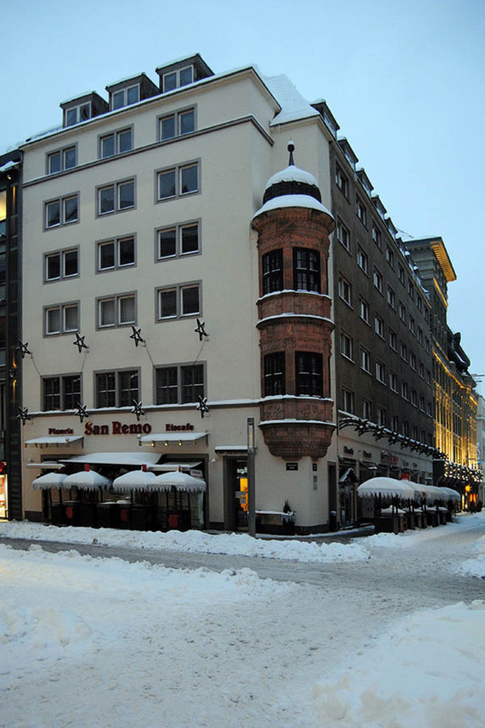 Foto: Leipzig - Fürstenhauserker 2010 | Das Team hinter BILDLEXIKON LEIPZIG bündelt historische wie aktuelle Informationen über die Stadt Leipzig in Text und Bild auf einer Plattform und stellt diese der interessierten Öffentlichkeit zur Verfügung.