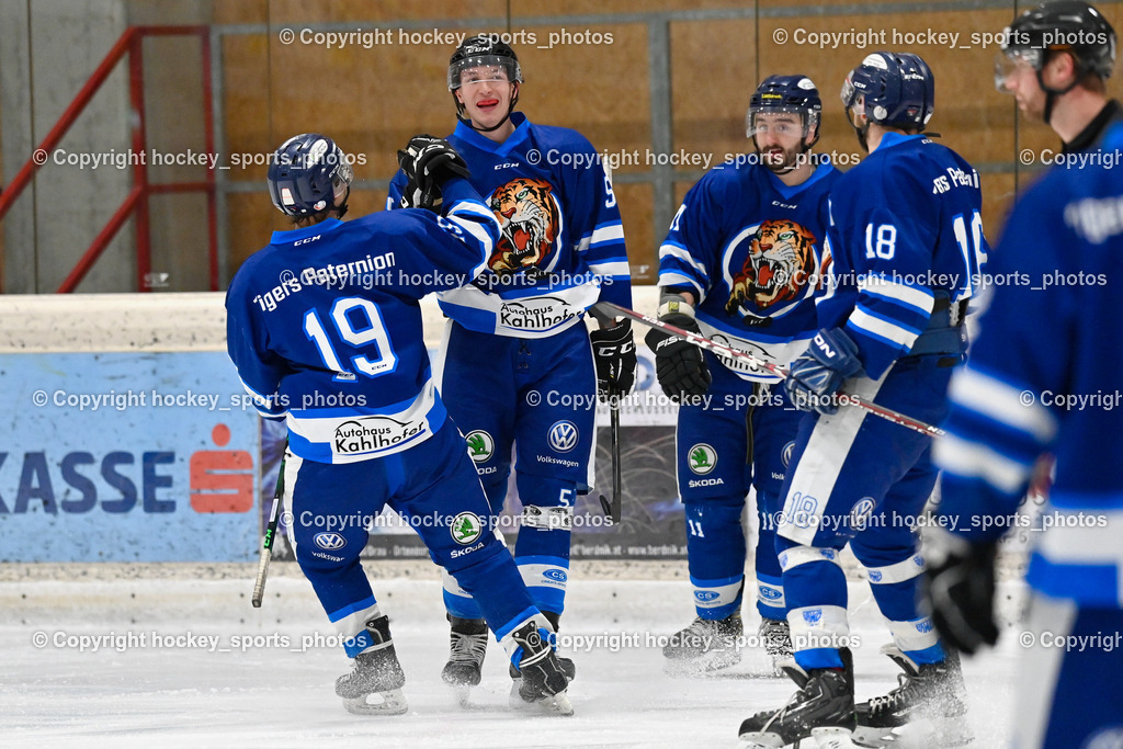 EC Tigers Paternion vs. EC Virgen 12.2.2023 | Jubel EC Paternion Mannschaft, #5 Zauchner Daniel, #11 Ott Marcel