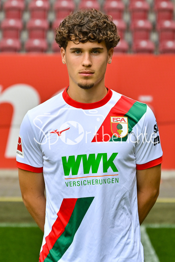 FC Augsburg 2025/26 | Oliver SORG / Einzelfoto / Freisteller / Media Day FC Augsburg: WWK-Arena am 06.08.2025