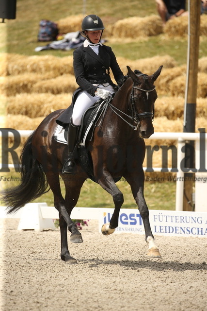 Birkhof_2022_Prfg_Nr_07_Louisdor-Preis_Nicole Isser_Pippi Lotta 36 (8) | Alle Fotos der Reiterjournal Fotografin Doris Matthaes im Reiterjournal Online-Fotoshop. - Realisiert mit Pictrs.com