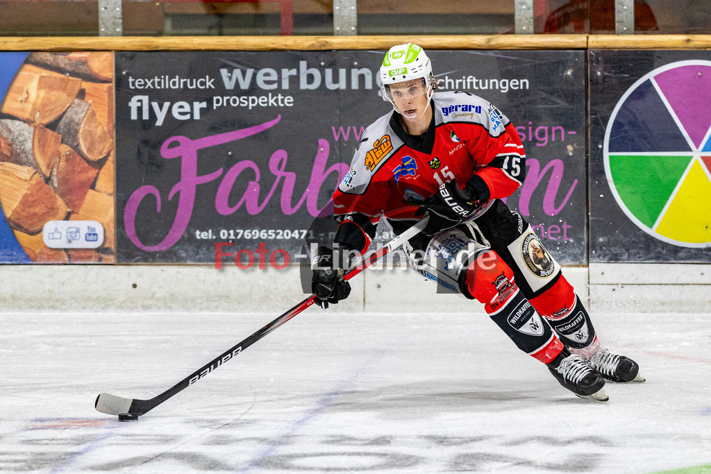 Testspiel TSV Peißenberg Miners vs EA Schongau Mammuts | Eishockey Bayernliga Vorbereitung 2023/2024, Testspiel TSV Peißenberg Miners vs EA Schongau Mammuts
Ryan MURPHY (Miners 15) in Aktion,
2023-09-22 in Peißenberg (Eisstadion)
15 Ryan MURPHY (Miners 15)
Copyright: FotoLindner