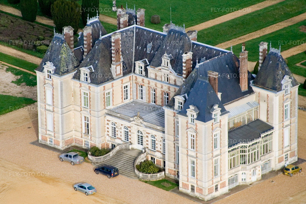 Aerial view: Le Chateau de la Pierre Castle in Coudrecieux in the state Sarthe, France.Photo: IMG_1516.jpg taken on 04/17/2006 by Werner Riehm/FLY-FOTO.comResolution of the original: 2963 x 1975 px