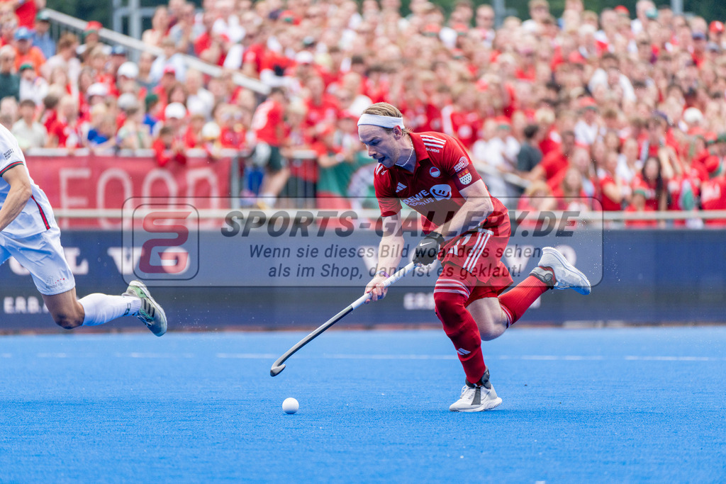 Final4_20250601-1451-HK108641 | Krefeld, Deutschland, 01.06.2025:  Feldhockey Final4 2025 – „Deutsche Feldhockey-Meisterschaften 2025“ Crefelder HTC - Rot-Weiss Köln (Finale Herren) im Gerd-Wellen-Hockeyanlage am 01.06.2025 in Krefeld, Deutschland. (Foto von Kramhöller/Fehrmann/Kaste)Krefeld, Germany, 01.06.2025: Feldhockey Final4 2025 – „Deutsche Feldhockey-Meisterschaften 2025“ Harvestehuder HTC - Düsseldorfer HC (Finale Damen) in Gerd-Wellen-Hockeyanlage at 01.06.2025 in Krefeld, Deutschland. (Foto from Kramhöller/Fehrmann/Kaste)