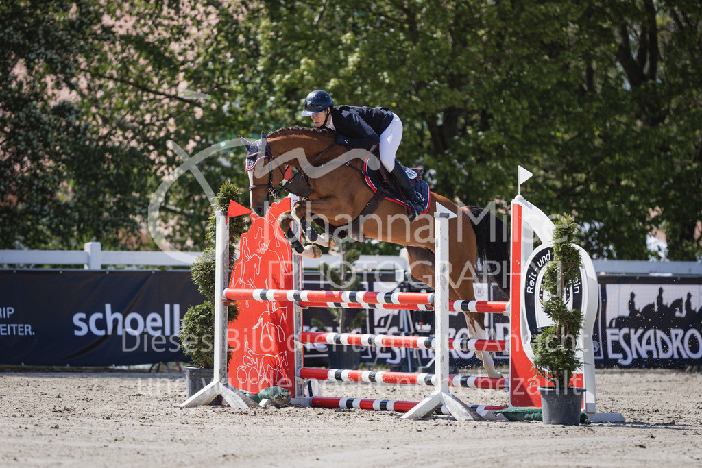 230518_MayDays_SprPf-A2-201 | Deine schönsten Turniermomente als professionelle Fotos! Entdecke hochwertige Pferdesport-Fotografie im Online-Shop. Jetzt Fotos finden & bestellen!