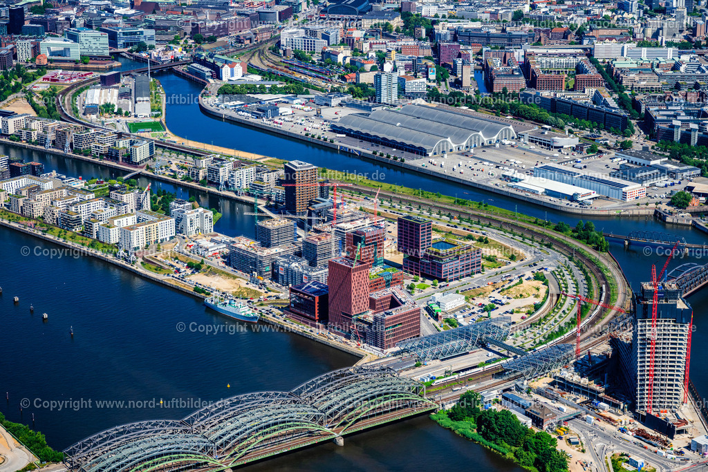 Hamburg_Baakenhafen_Hafencity_ELS_0328200625 | HAMBURG 20.06.2025 Fluß - Brückenbauwerk Elbbrücken - Norderelbbrücke über die Ufer der Elbe in Hamburg. // River - bridge structure Elbbruecken - Norderelbbruecke on the banks of the Elbe in Hamburg. Foto: Martin Elsen