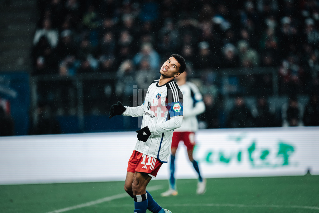 Ransford Königsdörffer (#11, HSV) ärgert sich über eine vergebene Torchance | sportfotografie mit justus stegemann