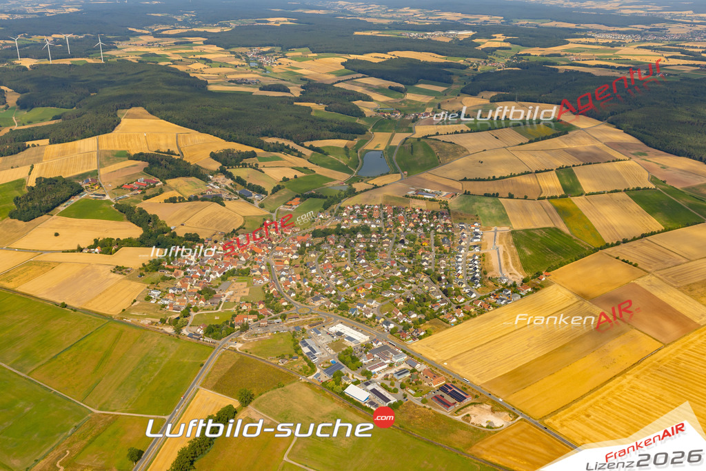 Das Luftbild zeigt : Steppach Pommersfelden - Die Luftaufnahme wurde 2023 vom UL-Flugzeug aus erstellt ( keine Drohne ) - Hochauflösende Luftaufnahme - Für grossformatige Ausdrucke geeignet. Die Geschenkidee !Mit Lizenz und Bildrechte bestellbar