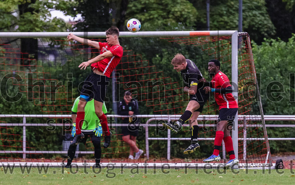 2023-08-27_056_TSV_Zorneding_II_gegen_TSV_Grafing_II | Zorneding, Deutschland, 27.08.2023:
Fußball, A-Klasse 2023 / 2024, 2. Spieltag, TSV Zorneding II gegen TSV Grafing II, Endergebnis: 5:1

Leonhard Oswald (TSV Grafing, #4), Yusif Kamara (TSV Zorneding, #8)

Foto: Christian Riedel / fotografie-riedel.net