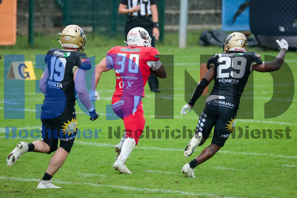 GFL: Paderborn Dolphins vs. New Yorker Lions{date} -  | {headline}(Foto: Sebastian Sendlak / BOND) - Realisiert mit Pictrs.com