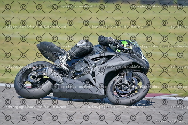 26BT02-0151 | markuskiefer.com - Realisiert mit Pictrs.com