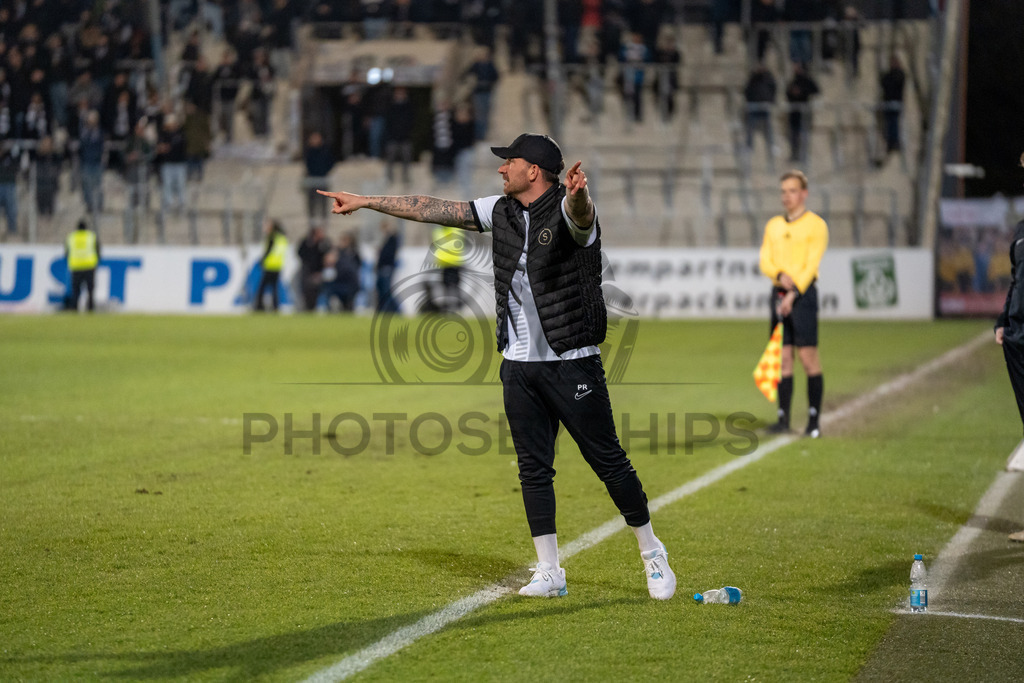 SG Sonnenhof Grossaspach vs. SSV Ulm 1846 Fussball, Fussball, WFV-Pokal, Viertelfinale, 01.04.2026 | Pascal Reinhardt (Trainer SG Sonnenhof Großaspach) feuert seine Truppe an,SG Sonnenhof Grossaspach vs. SSV Ulm 1846 Fussball, Fussball, WFV-Pokal, Viertelfinale, 01.04.2026