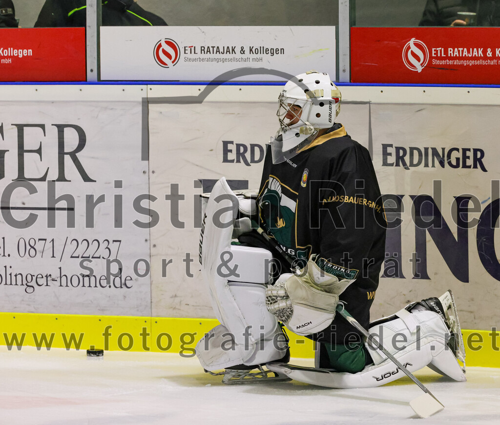 2025-12-28_017_TSV_Erding_gegen_onesto_Tigers_Bayreuth | Erding, Deutschland, 28.12.2025:Eishockey, Oberliga Süd 2025 / 2026, 31. Spieltag, TSV Erding gegen onesto Tigers Bayreuth, Endergebnis: 6:5 n.V.Torwart Nico Wimmer (Erding Gladiators, #60)Foto: Christian Riedel / fotografie-riedel.net