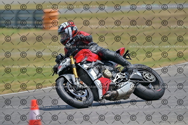 25bt04-1246 | markuskiefer.com - Realisiert mit Pictrs.com