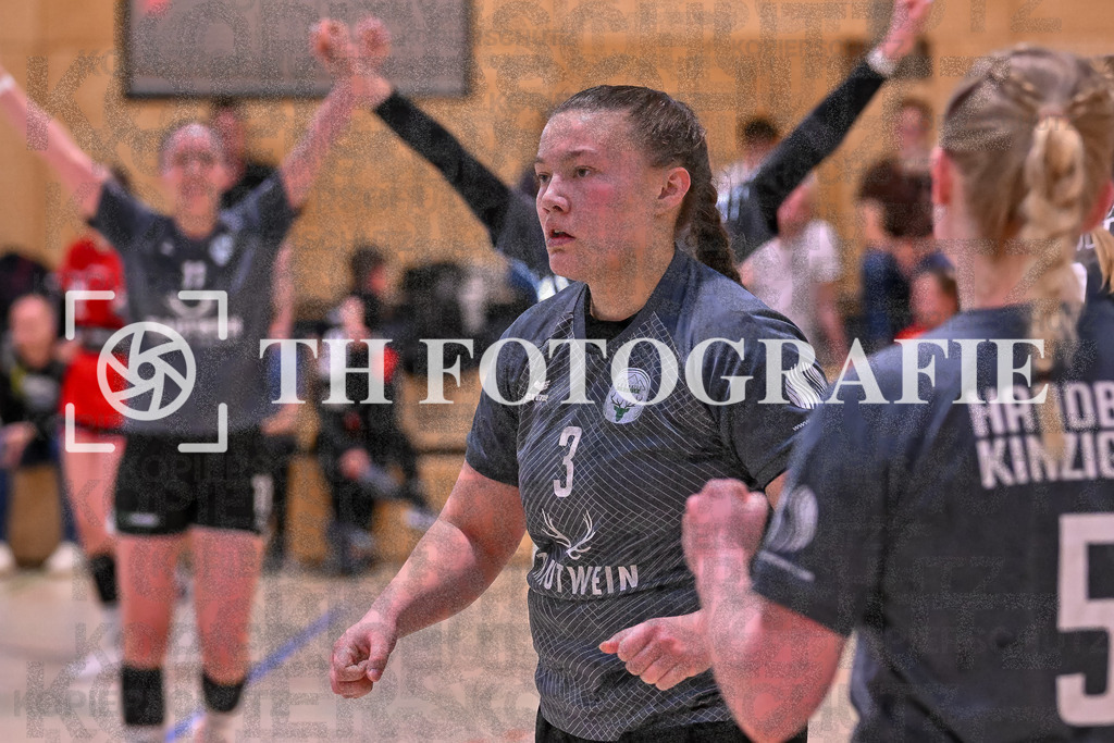 GER, SG Maulburg/Steinen - HB Kinzigtal, Handball, Suedbadenliga, 22. Spieltag, Saison 2023/2024, 27.04.2024 | Joyce Gebele (HB Kinzigtal, #03)

GER, SG Maulburg/Steinen - HB Kinzigtal, Handball, Suedbadenliga, 22. Spieltag, Saison 2023/2024, 27.04.2024

Foto: TH Fotografie/Thomas Hess