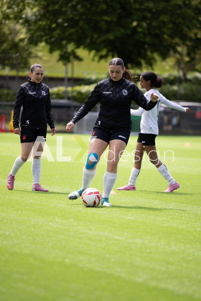 Fußball I Frauen I Saison 2025-2026 I Frauen 3. Liga | FVRZ Gruppe 2 | 18. Spieltag I Spielvereinigung Schaffhausen Damen 1 - Team Furttal Zürich I 17.05.2026 | Hochwertige Sportfotos kaufen & lizenzieren für Medien, Vereine, Agenturen & Sportler:innen. Entdecke professionelle Sportfotografie im Bildshop von Alexander Franzen. - Realisiert mit Pictrs.com