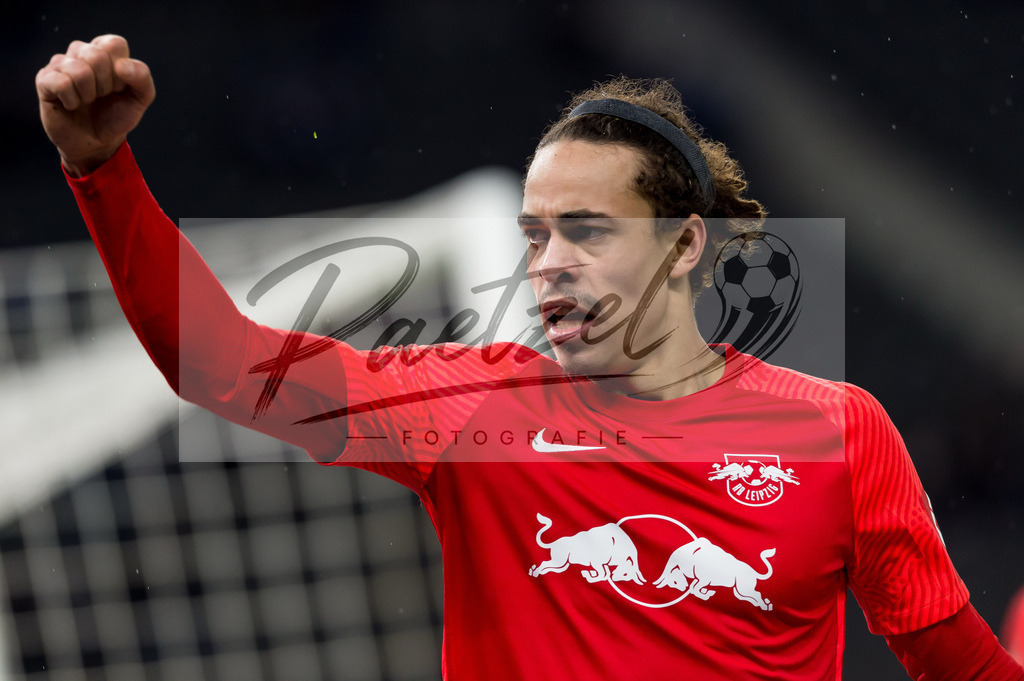 BSCRBL20220220_094 | Fussball, Herren: Yussuf Poulsen (RB Leipzig) Torjubel, jubelt nach seinem Treffer zum 1:6 bei dem Spiel der 1. Bundesliga zwischen Hertha BSC und RB Leipzig im Olypiastadion am 20.02.2022 in Berlin, Deutschland.DFB / DFL REGULATIONS PROHIBIT ANY USE OF PHOTOGRAPHS AS IMAGE SEQUENCES AND/OR QUASI-VIDEO. - Realisiert mit Pictrs.com