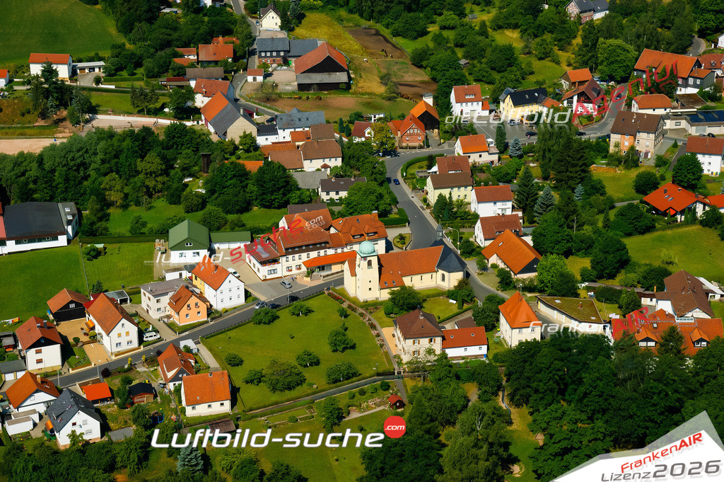 Die Luftaufnahme Kirche - Stockheim wurde vom UL-Flugzeug (keine Drohne) aus fotografiert.Hohe Druck- Auflösung-die Geschenkidee!
